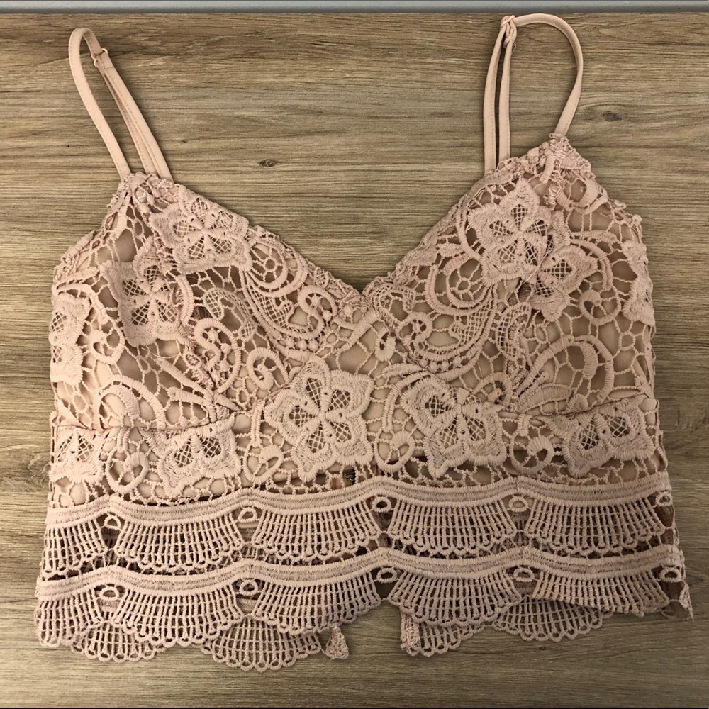 Kendall & Kylie Cream Crop Tank. US SMALL.